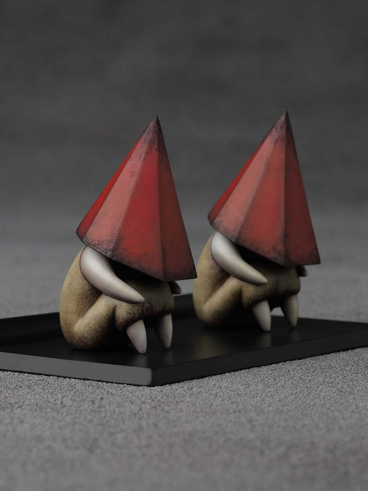 Sankaku-chan Phone Stand | Gecco